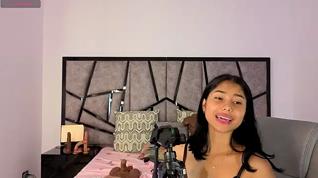 Snapshot of Milaa_Star_ chatting on 22, 7, 2026 Milaa Star online show from 22, 7, 2026