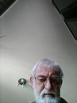 Snapshot of ewaldwillems99 chatting on 6, 4, 2026 ewaldwillems99 online show from 6, 4, 2026