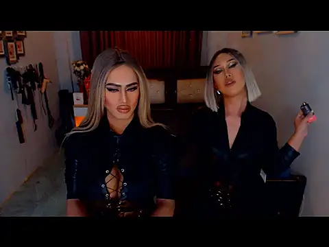 Snapshot of MystiqueQueen chatting on 19, 10, 2025 MystiqueQueen online show from 19, 10, 2025