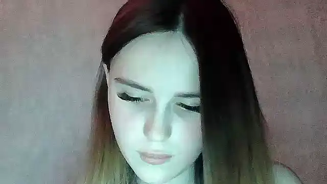 SweetLoraa online show from 5, 1, 2026