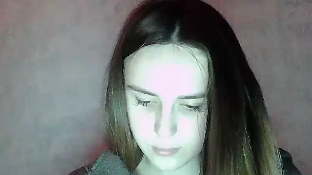 SweetLoraa online show from 13, 4, 2026