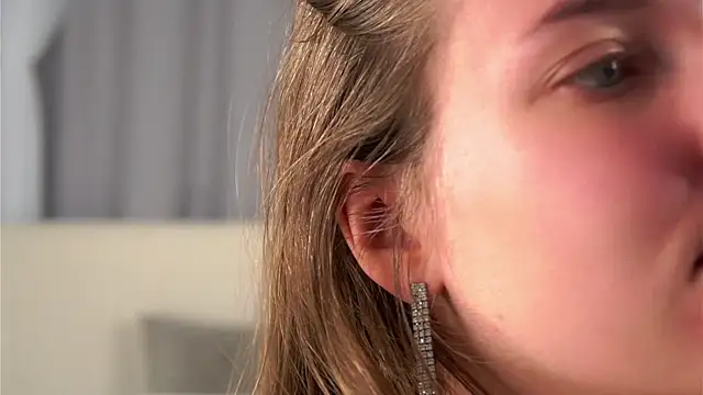 KarriBrownd online show from 9, 9, 2025