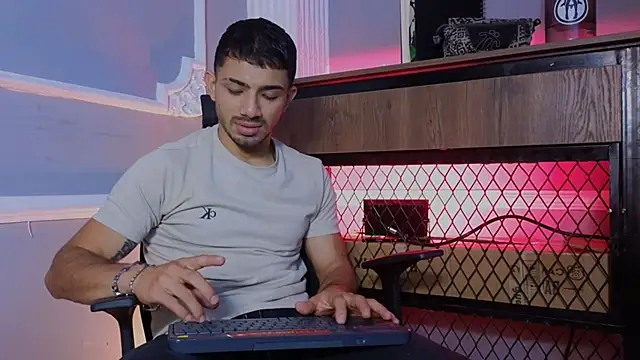 ArturoCardona  online show from 6, 1, 2026