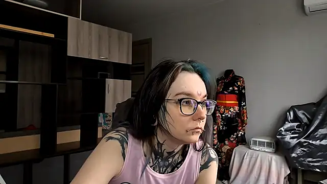 HighelikeGirl online show from 23, 10, 2025