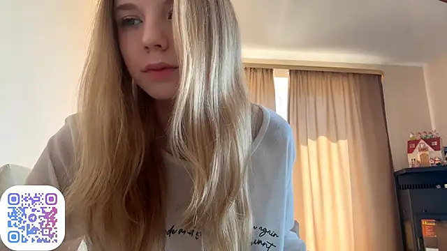 Snapshot of FruityXo chatting on 11, 9, 2025 FruityXo online show from 11, 9, 2025