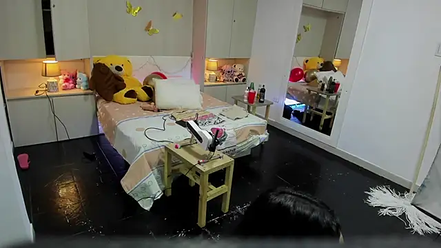 LilyWhitney online show from 25, 3, 2026