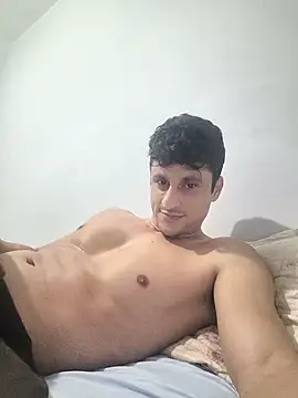 Snapshot of Caiostripchat chatting on 7, 7, 2026 Caiostripchat online show from 7, 7, 2026