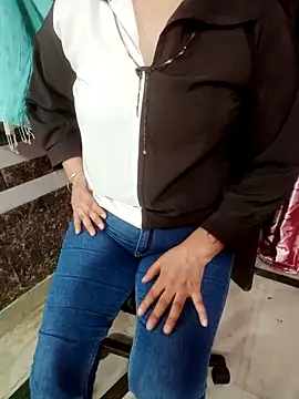Snapshot of riya_reena chatting on 19, 5, 2026 riya reena online show from 19, 5, 2026