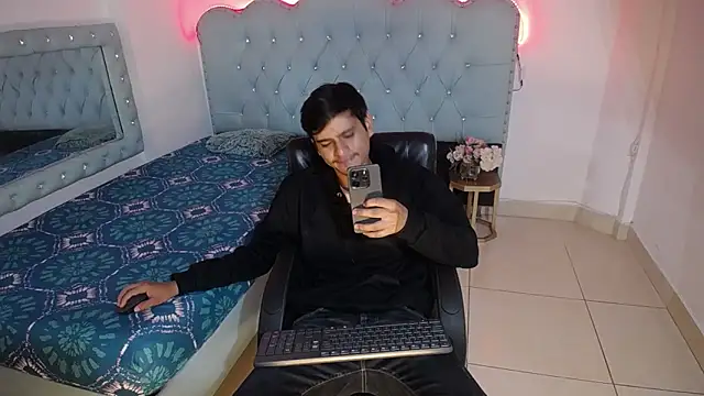 Snapshot of Charlie_Cock_ chatting on 28, 9, 2025 Charlie Cock online show from 28, 9, 2025
