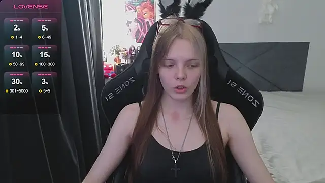 Snapshot of Luna_Navy chatting on 28, 9, 2025 Luna Navy online show from 28, 9, 2025
