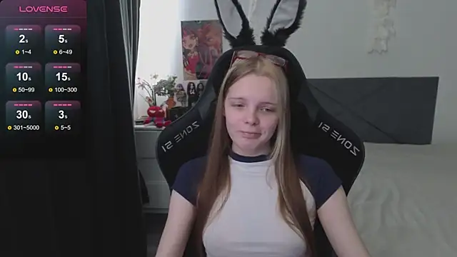 Snapshot of Luna_Navy chatting on 5, 10, 2025 Luna Navy online show from 5, 10, 2025