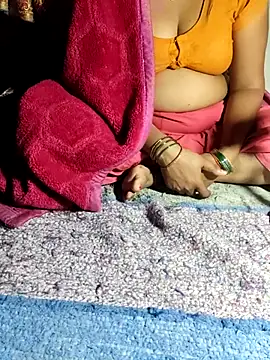 Snapshot of POOJACOUPLE chatting on 24, 7, 2026 POOJACOUPLE online show from 24, 7, 2026