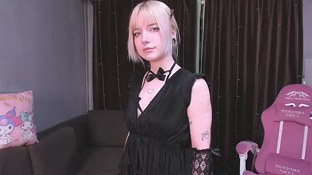 Snapshot of godlikegirlyy chatting on 11, 10, 2025 godlikegirlyy online show from 11, 10, 2025