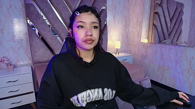 Snapshot of redd_pandaa chatting on 5, 7, 2026 redd pandaa online show from 5, 7, 2026