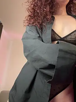 Snapshot of Lunna_reed chatting on 4, 10, 2025 Lunna reed online show from 4, 10, 2025