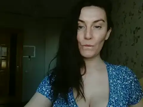 Snapshot of KatalinaQE chatting on 15, 9, 2025 KatalinaQE online show from 15, 9, 2025