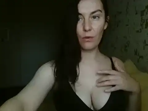 Snapshot of KatalinaQE chatting on 16, 9, 2025 KatalinaQE online show from 16, 9, 2025