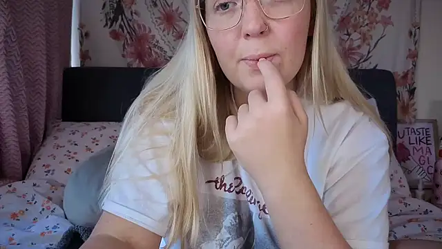 Daisyxoxo  online show from 7, 10, 2025