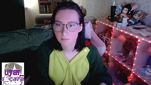 Snapshot of s_cara chatting on 11, 10, 2025 s cara online show from 11, 10, 2025