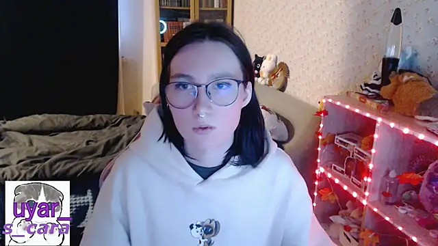 Snapshot of s_cara chatting on 5, 11, 2025 s cara online show from 5, 11, 2025