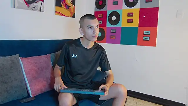 RowanCley online show from 18, 10, 2025