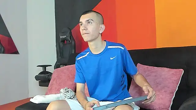 RowanCley online show from 20, 10, 2025