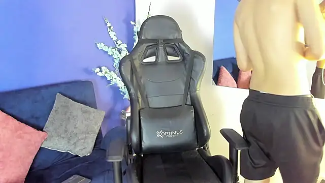 RowanCley online show from 12, 11, 2025