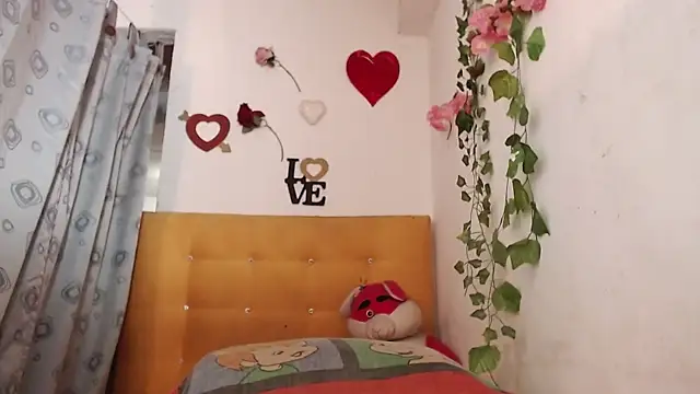 LULU ALANAA  online show from 14, 9, 2025