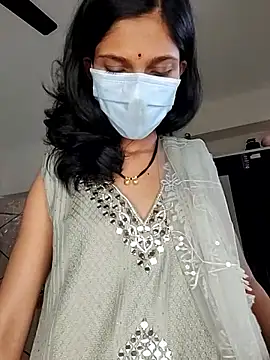 Shivani2002 online show from 13, 4, 2026