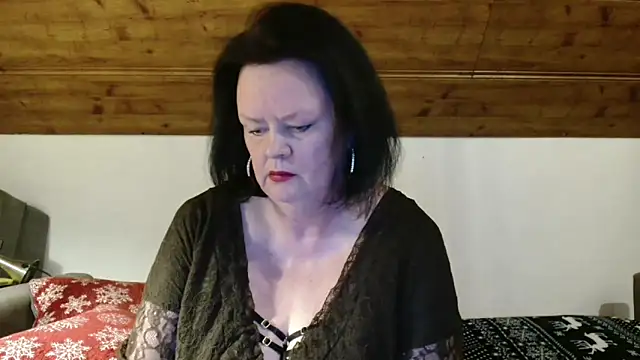 TiffanyMature online show from 5, 12, 2025