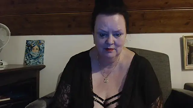 TiffanyMature online show from 5, 4, 2026