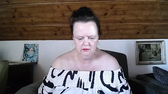 TiffanyMature online show from 22, 7, 2026