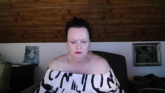 TiffanyMature online show from 28, 7, 2026