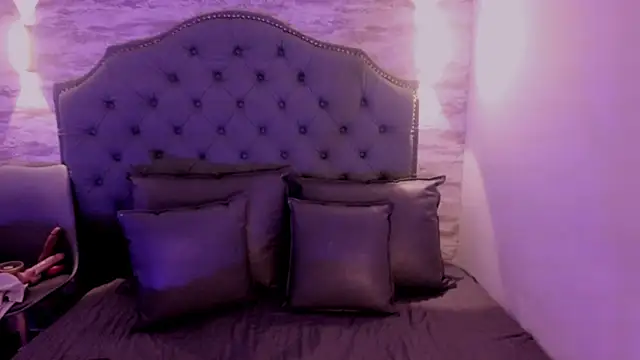 ValeriaJulio  online show from 5, 10, 2025