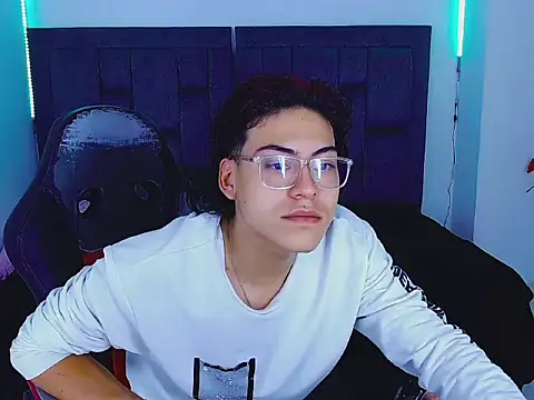 dirty model online show from 18, 10, 2025