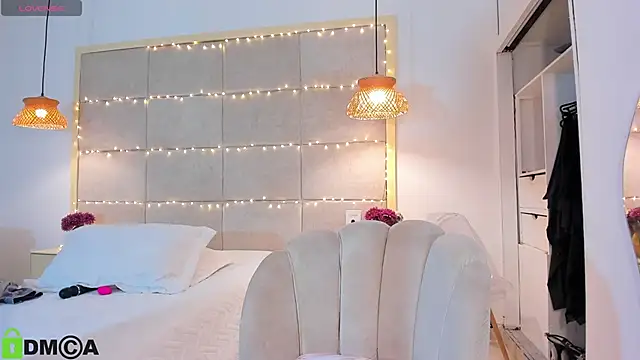 VioletHilton online show from 12, 2, 2026