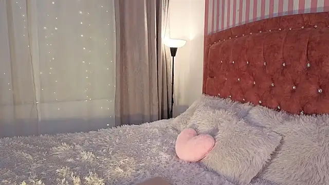 LunaVelvet777 online show from 20, 4, 2026