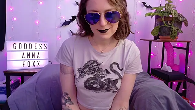 mistressannafoxx online show from 26, 2, 2026