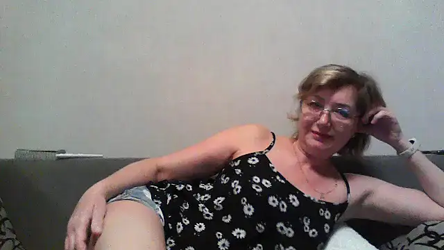 IrynaMolbertx online show from 31, 10, 2025