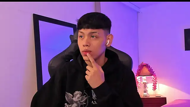 Snapshot of zeus_blaze chatting on 19, 9, 2025 zeus blaze online show from 19, 9, 2025