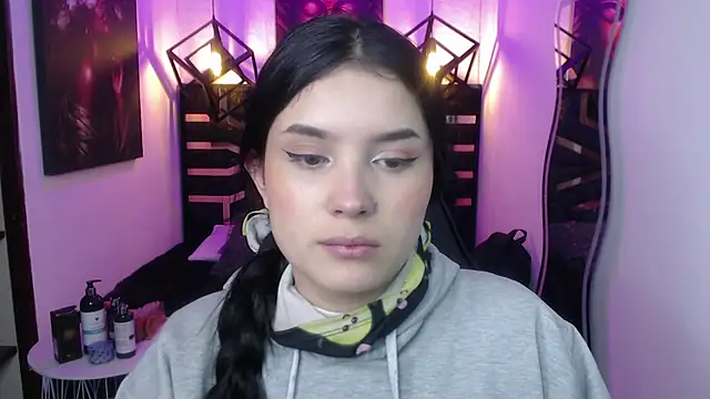 Snapshot of Natalie_loffreda chatting on 5, 5, 2026 Natalie loffreda online show from 5, 5, 2026