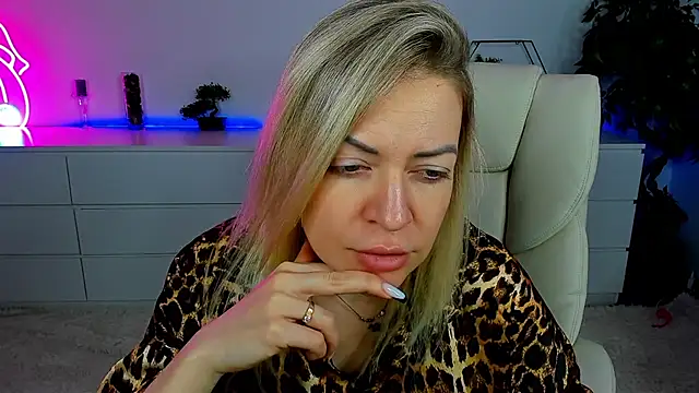 Anna Snows online show from 24, 10, 2025