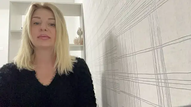 Blondie xoxoxo online show from 26, 9, 2025