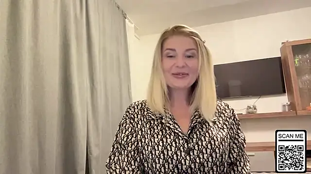 Blondie xoxoxo online show from 11, 10, 2025