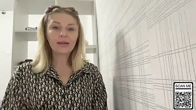 Blondie xoxoxo online show from 13, 11, 2025