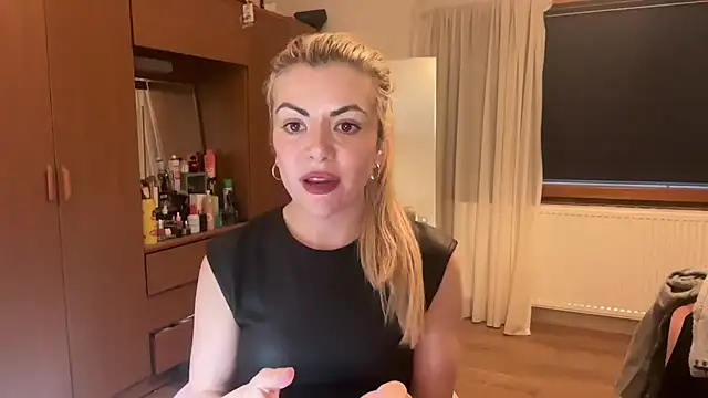 princess17 online show from 13, 10, 2025