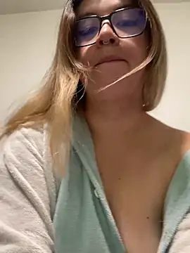 Blair Bunnyy online show from 8, 4, 2026