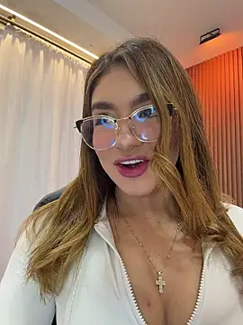 Snapshot of jenn_fit chatting on 6, 5, 2026 jenn fit online show from 6, 5, 2026