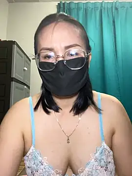 Snapshot of melyiaaa chatting on 22, 4, 2026 melyiaaa online show from 22, 4, 2026