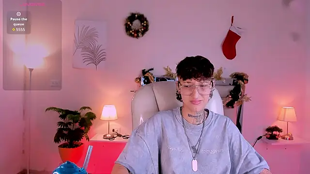 Luci Rose online show from 4, 12, 2025